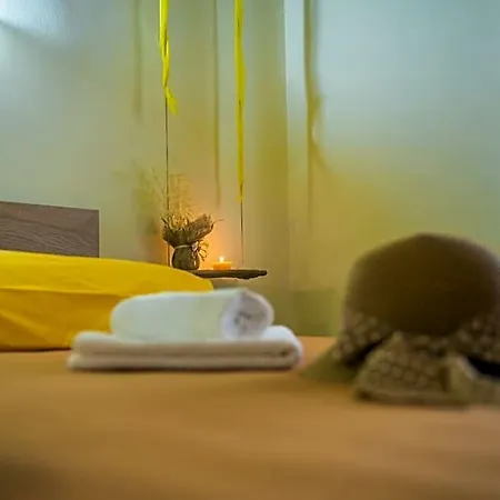 Hotel Summer Bed